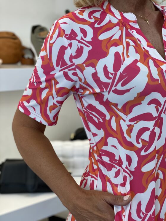 Trudy - Lebendiges Kleid mit V-Ausschnitt