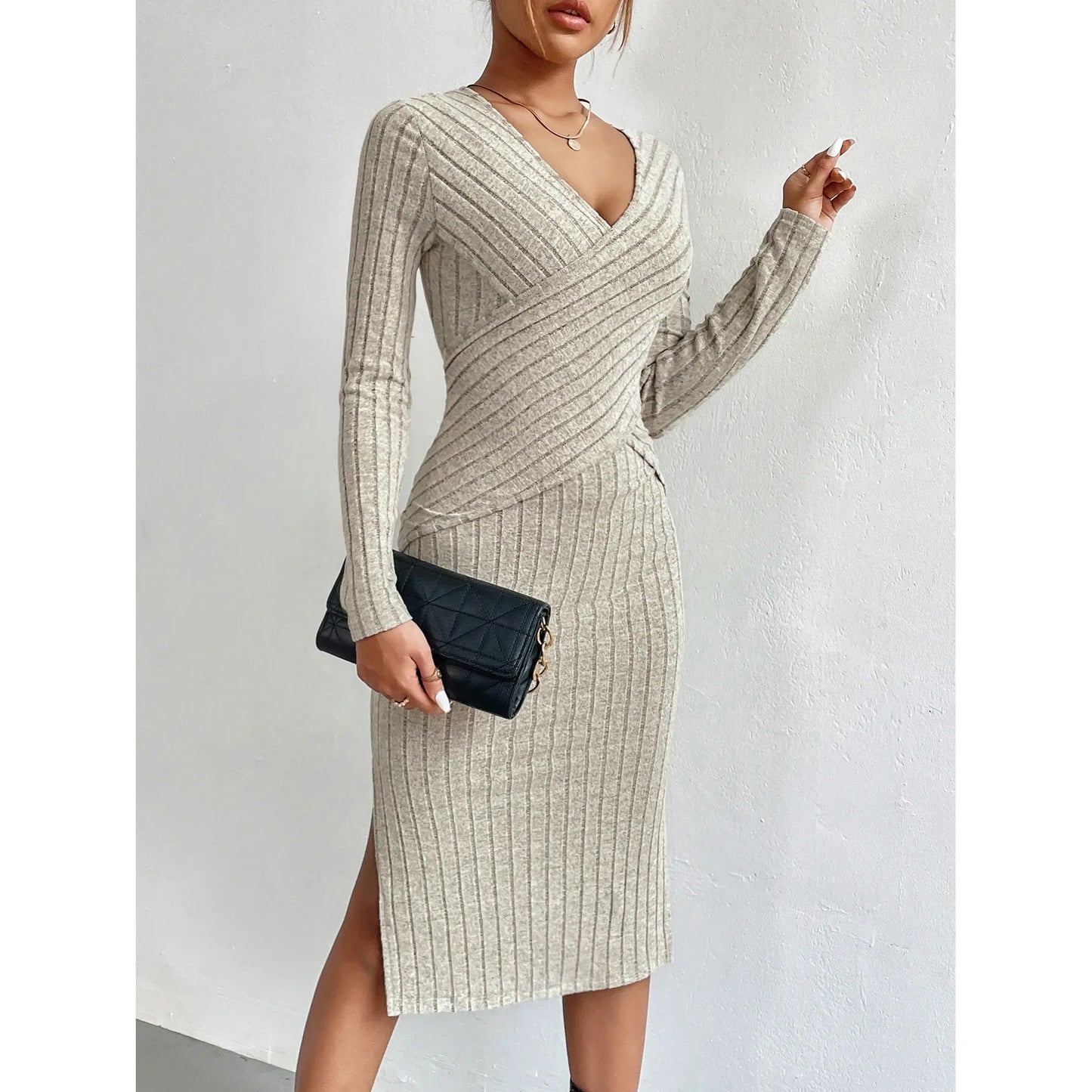 Beate - Elegantes V-Ausschnitt-Kleid