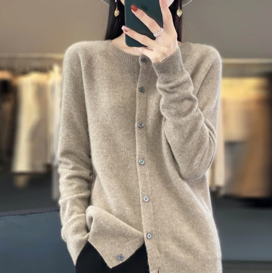 Margo - Kuschelige Wollstrickjacke