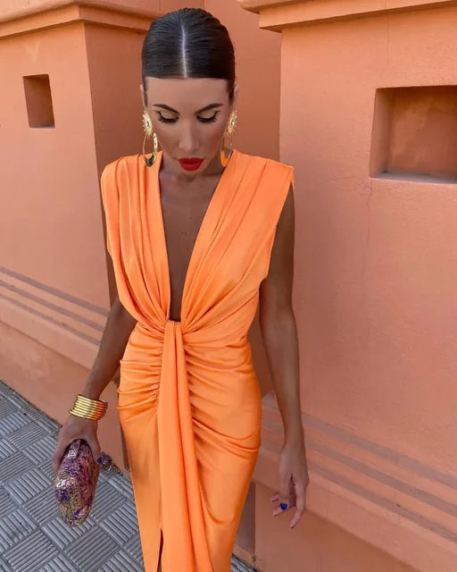 Sarah - Elegantes Kleid mit tiefem Ausschnitt